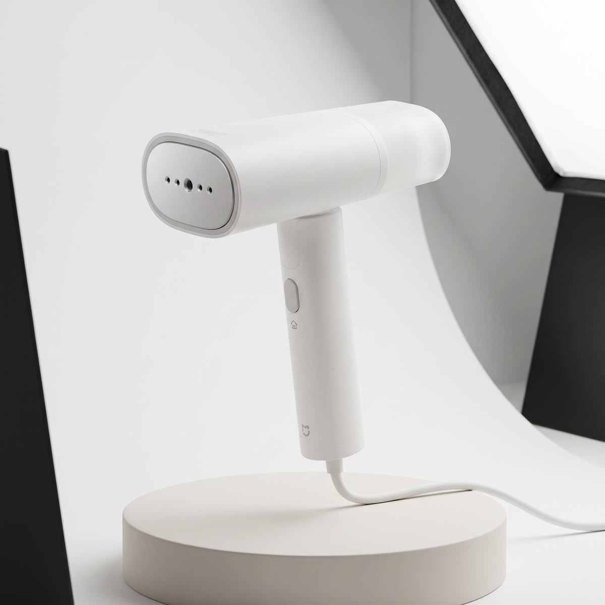 Drapelle Nomad — Folding Garment Steamer